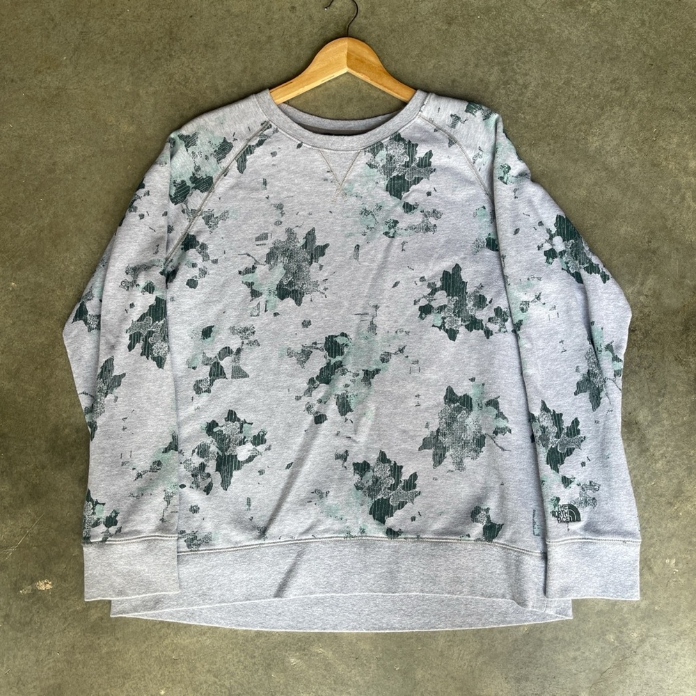 RARE OUTDOORS CAMO GRAPHIC NORTH FACE WOMENS CREWNECK SWEATSHIRT